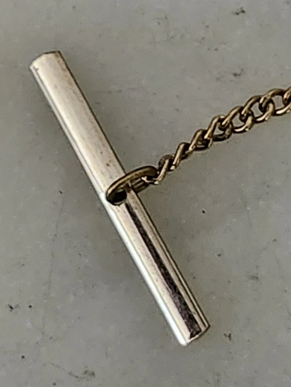 Vtg Art Deco Gold-Tone Tie Tack with Iridescent Purple-Pink Stone